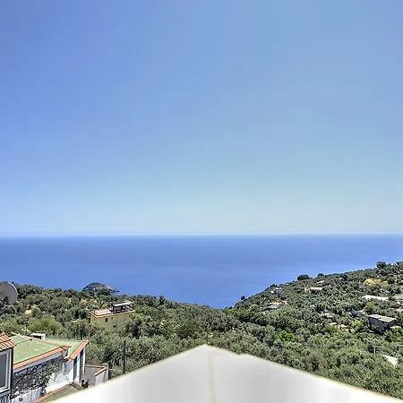 Casa Della Vecchina Omega بيت للعطل ماسّا لوبْرينسِ
